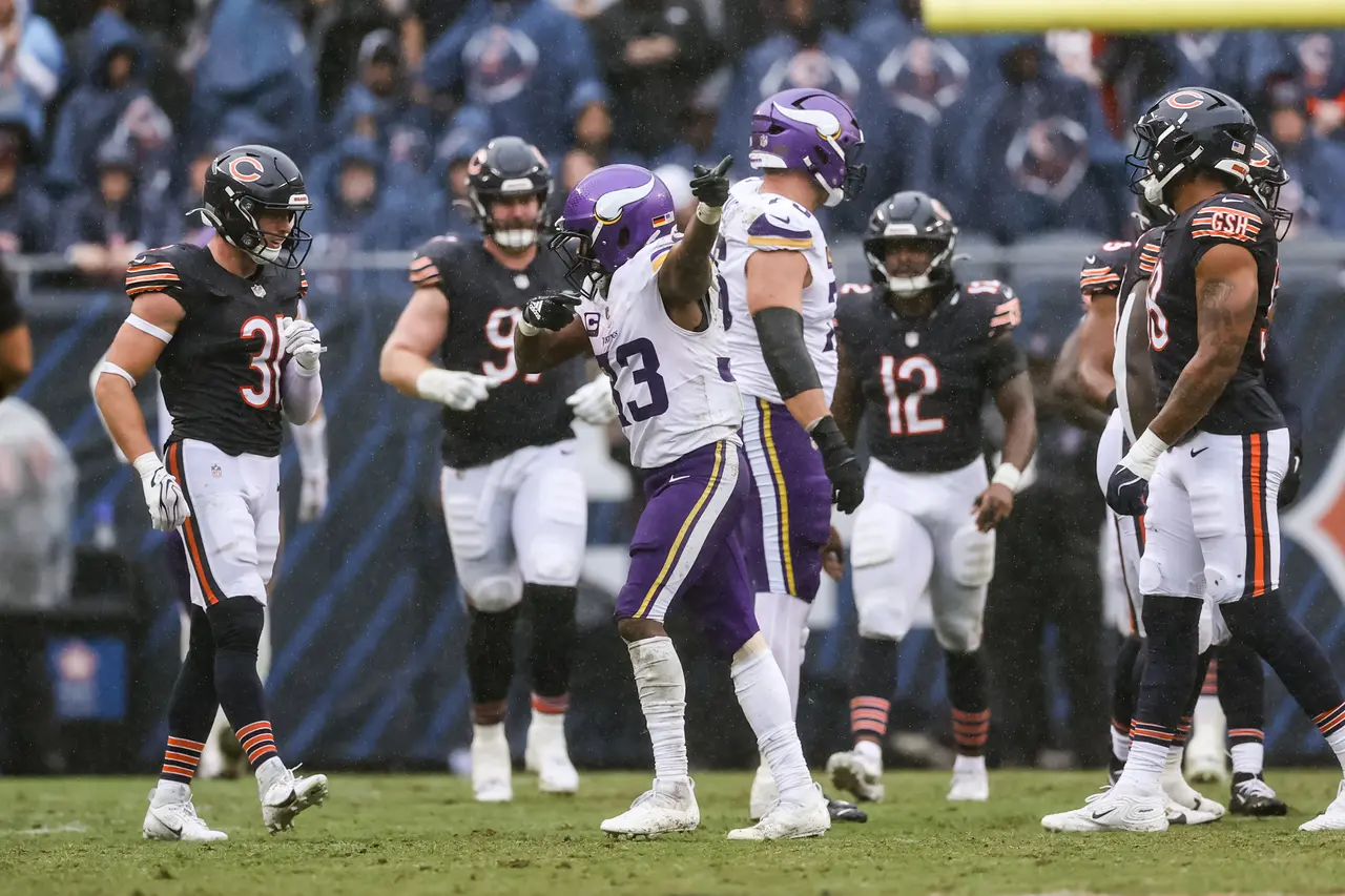 Los Minnesota Vikings hicieron lo necesario para derrotar 9-3 a los Chicago Bears en Soldier Field y comenzar la temporada con marca de 2-0.