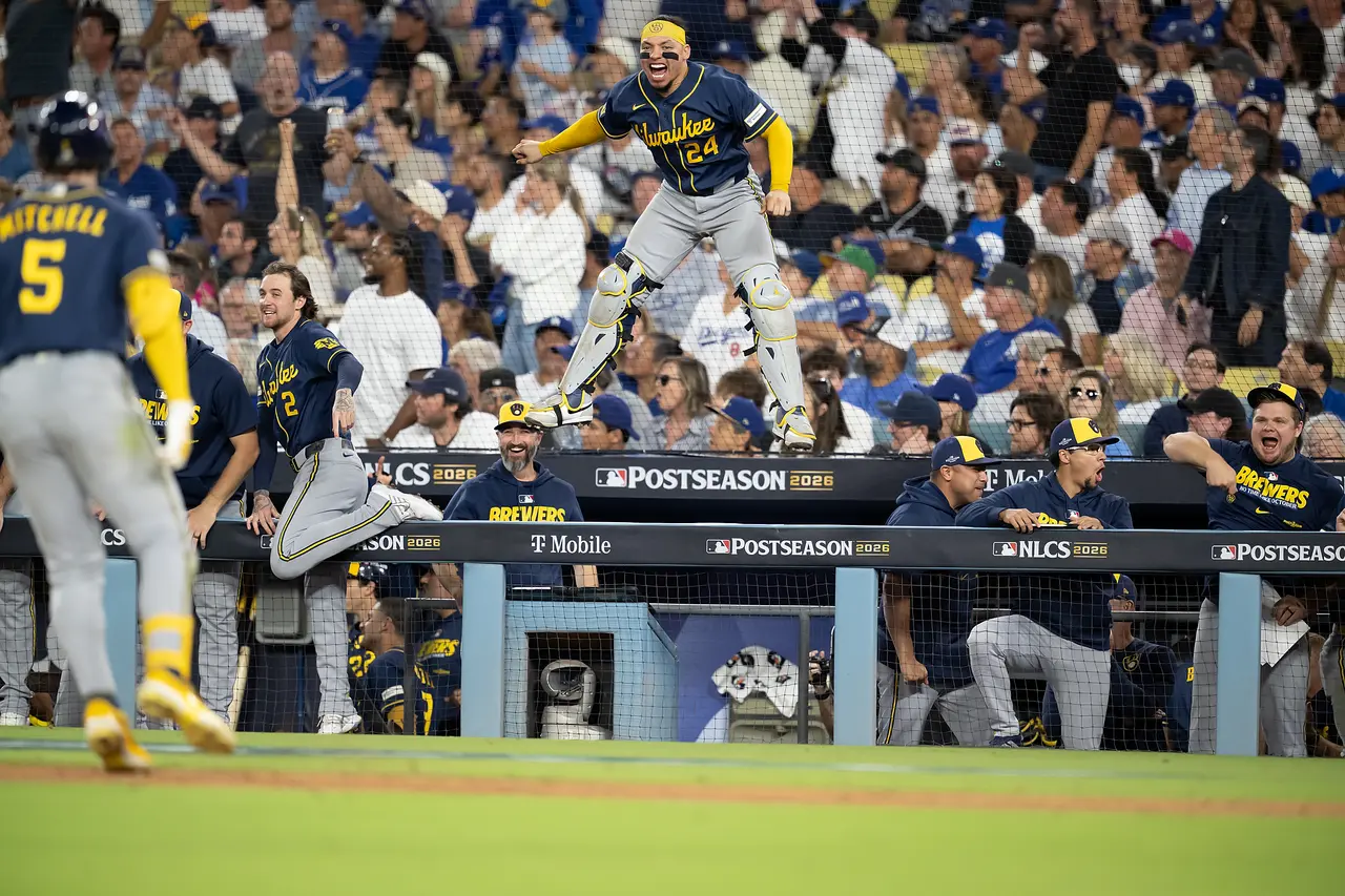 Los Cerveceros están a un paso de la Serie Mundial! Milwaukee venció 6-2 a los Dodgers y tomó ventaja de 3-0 en la Serie de Campeonato de la Liga Nacional. 