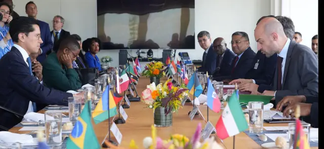 Roberto Velasco Álvarez y Jean-Noël Barrot durante el encuentro sobre el veto del Consejo de Seguridad de la ONU en Nueva York.
