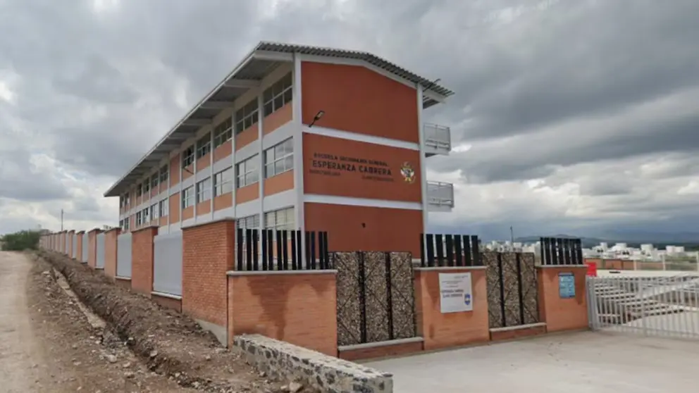Fiscalía de Querétaro investigará agresión contra cuatro personas en un centro escolar.