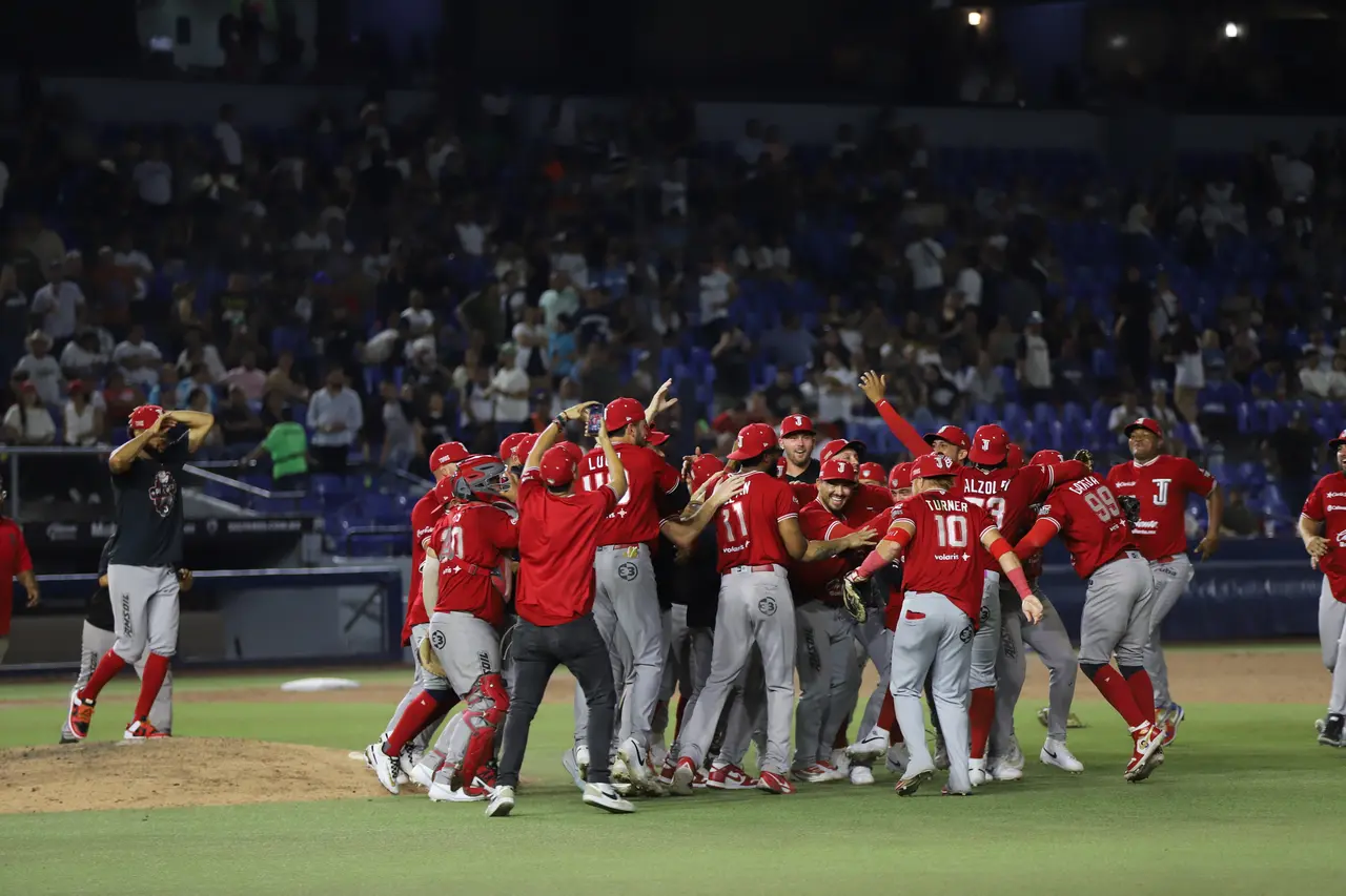 El equipo de Tijuana festejando la victoria ante los Sultanes de Monterrey y su pase a la Serie del Rey