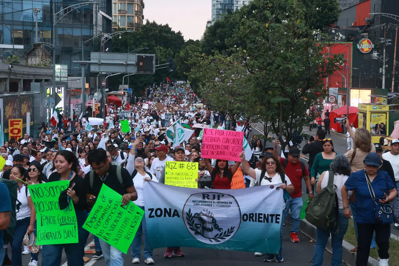 Trabajadores del Seguro Social exigen mejoras salariales y en pensiones. EFE 