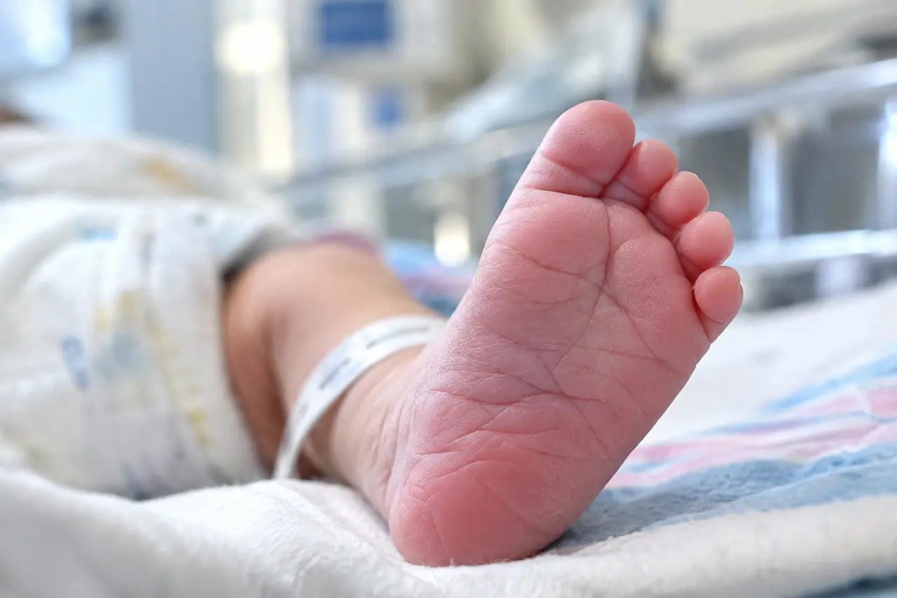 IMSS detecta bacteria en cuatro recién nacidos fallecidos en Durango | IMAGEN REALIZADA CON IA 