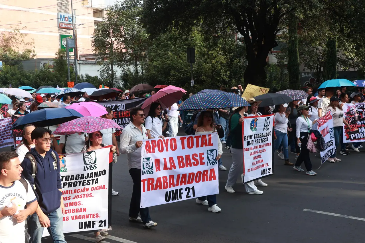 Rechazan propuesta de aumento salarial para trabajadores del IMSS. EFE 