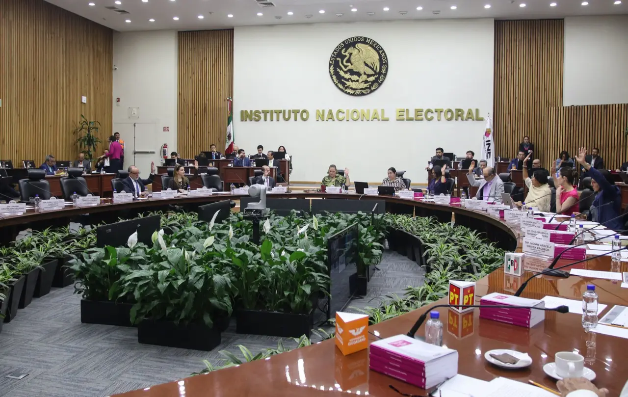 Piden transparencia al INE por contratos y manejo de recursos públicos