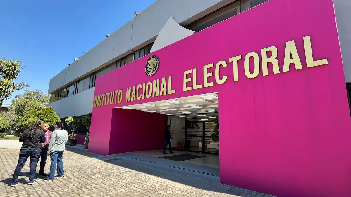 Senadores debaten en el pleno del Senado las propuestas para renovar la presidencia del INE y revisar sus facultades.