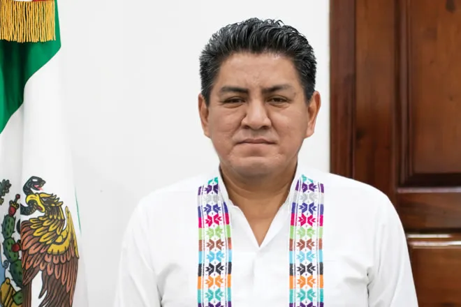 Irineo Molina Espinoza, ex presidente municipal de San Juan Bautista Tuxtepec, detenido por una investigación sobre presuntas irregularidades en contratos de obra pública.