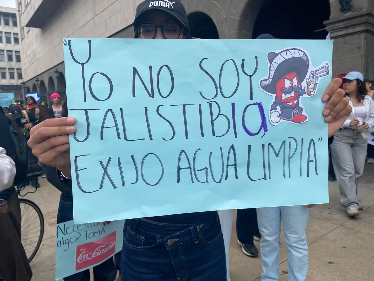 Manifestantes se reúnen frente al Palacio de Gobierno de Jalisco