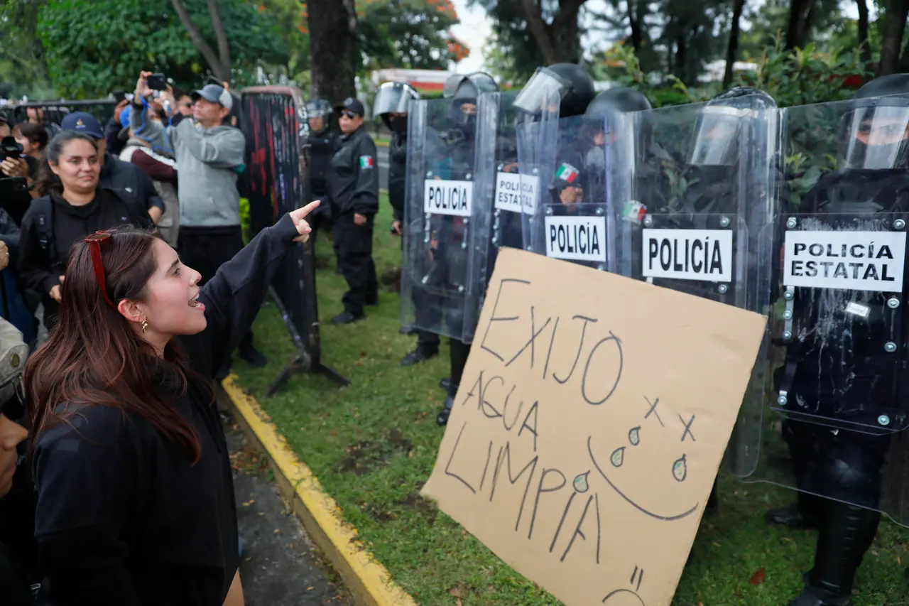 1. Exigen agua limpia en Jalisco; activista señala deficiencias en el suministro. EFE 