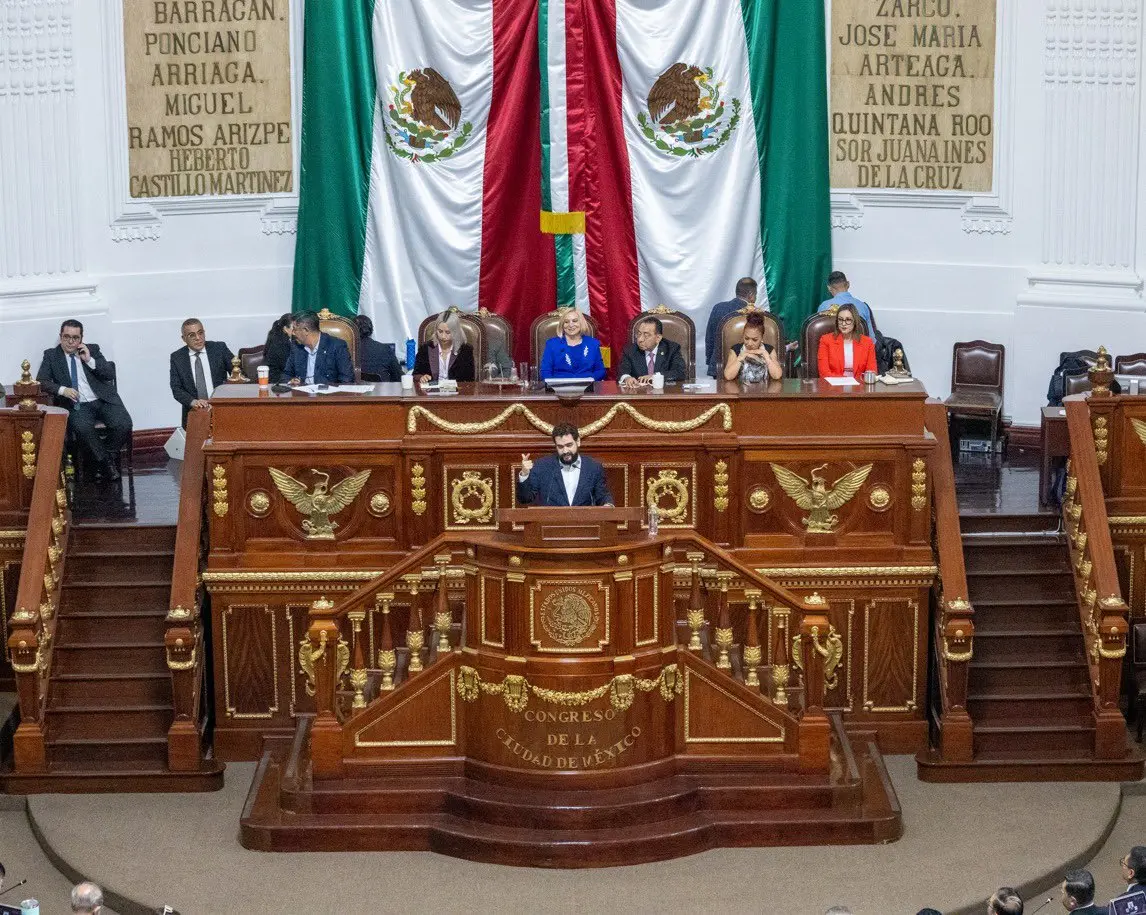 Juan Pablo de Botton Falcón, secretario de Administración y Finanzas de la Ciudad de México, durante su comparecencia ante el Congreso capitalino