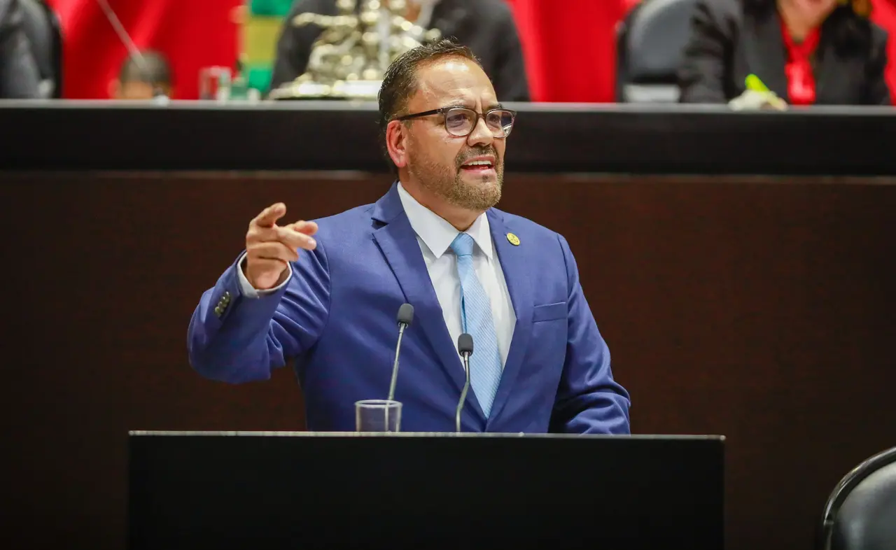 El senador de Morena Juan Carlos Loera de la Rosa durante una sesión en el Senado