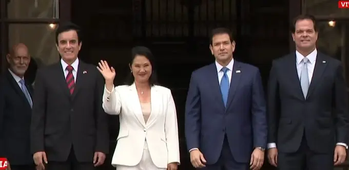 Keiko Fujimori recibe a Marco Rubio en el Palacio de Gobierno de Perú