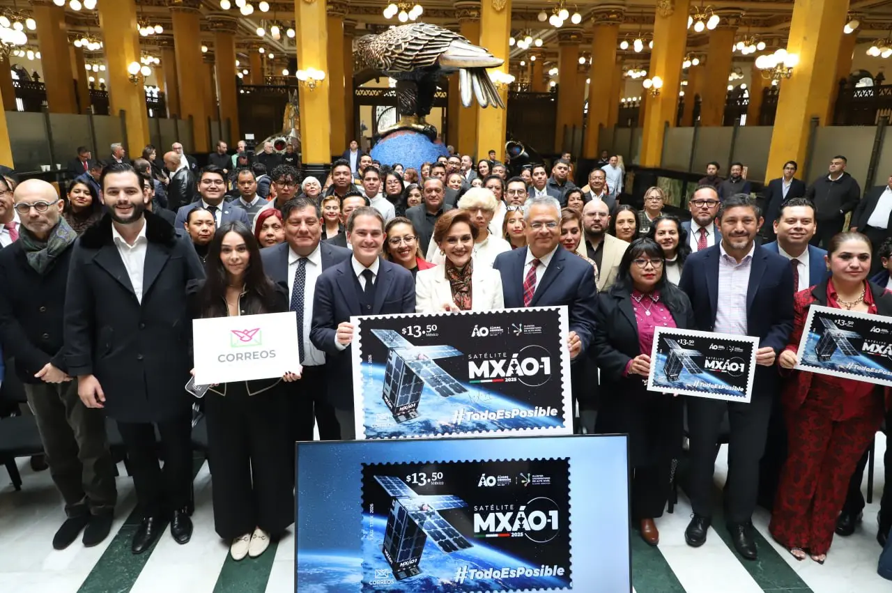La ciencia espacial de Álvaro Obregón viaja en una estampilla postal