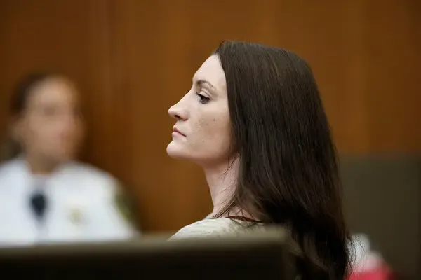 Lindsay Clancy durante el proceso judicial por la muerte de sus tres hijos en Massachusetts.