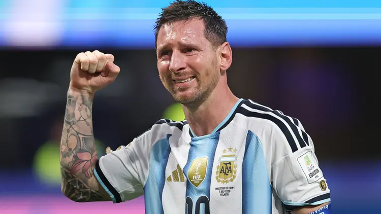 Messi, quien llegará a su despedida después de 207 partidos con la selección absoluta, aseguró marcharse satisfecho por lo realizado durante más de dos décadas defendiendo los colores de su país.