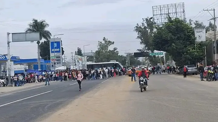 Movilización del magisterio colapsa Oaxaca