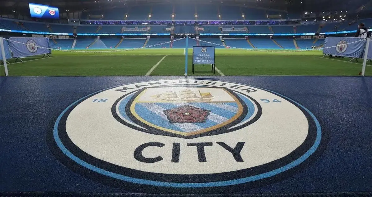 El caso se remonta a febrero de 2023, cuando la Premier League remitió al Manchester City ante una comisión independiente por una serie de presuntas violaciones de su reglamento financiero.