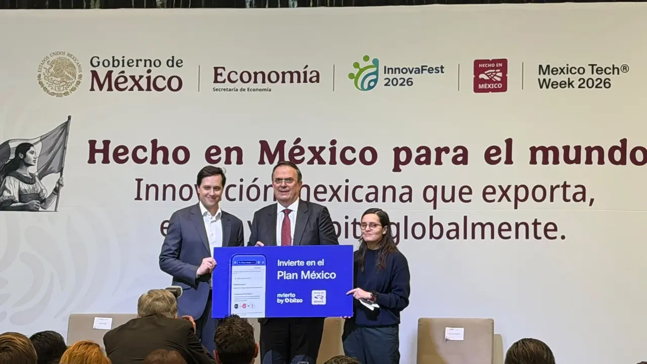 Bitso anunció inversiones desde 20 pesos en empresas vinculadas al Plan México, mientras Marcelo Ebrard destacó la innovación como motor del crecimiento.