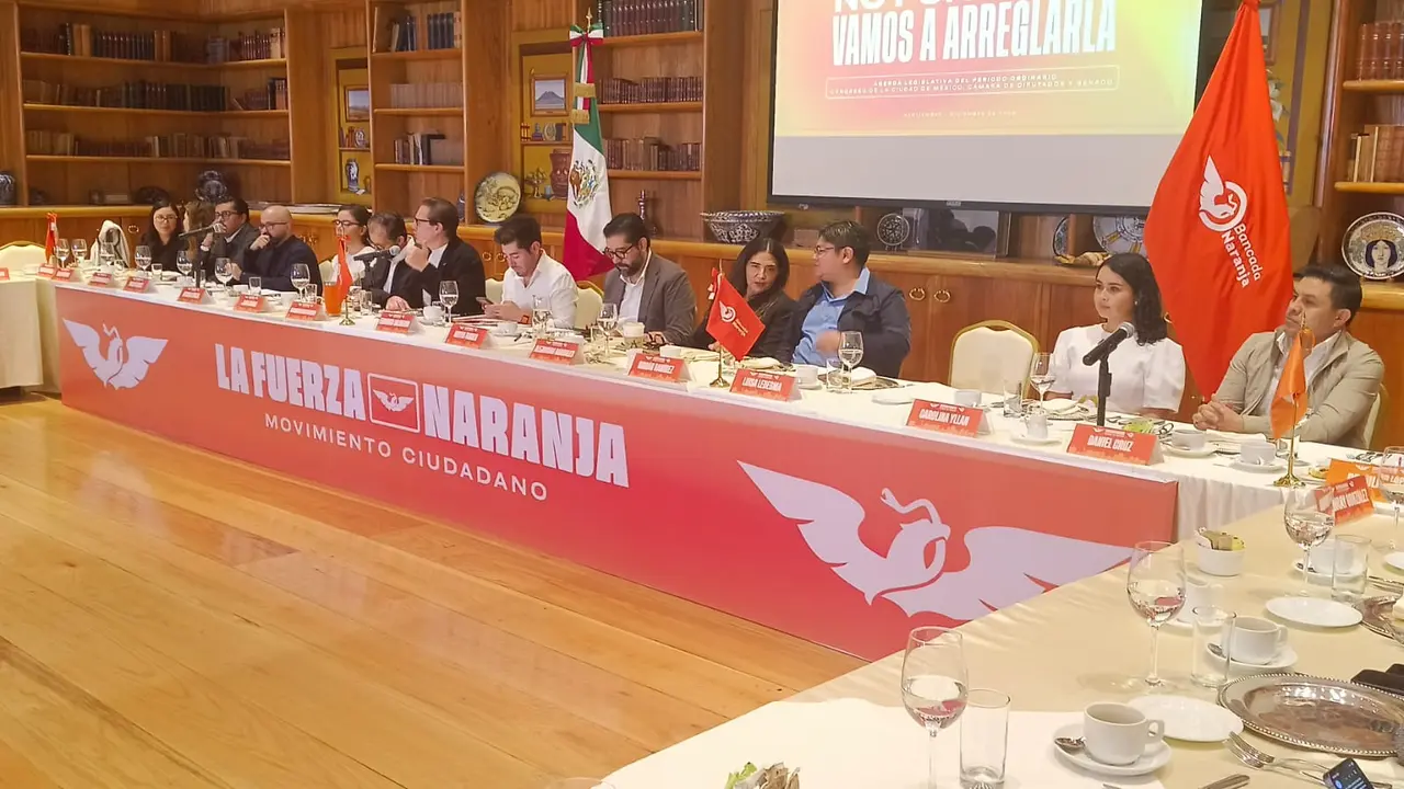 Representantes de Movimiento Ciudadano durante la presentación de su agenda legislativa para la Ciudad de México