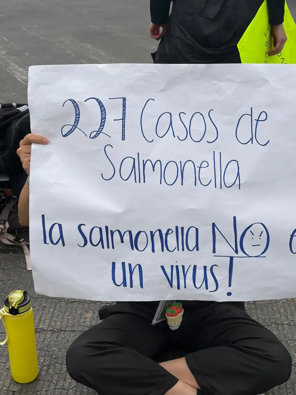 Médico residente del Hospital General de México durante entrevista sobre las protestas por el brote de salmonelosis