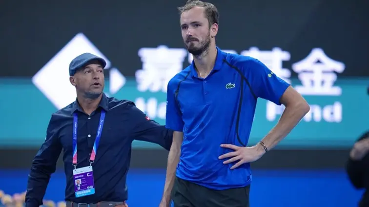 El incidente ocurrió en el segundo set, cuando Djokovic dominaba 5-3
