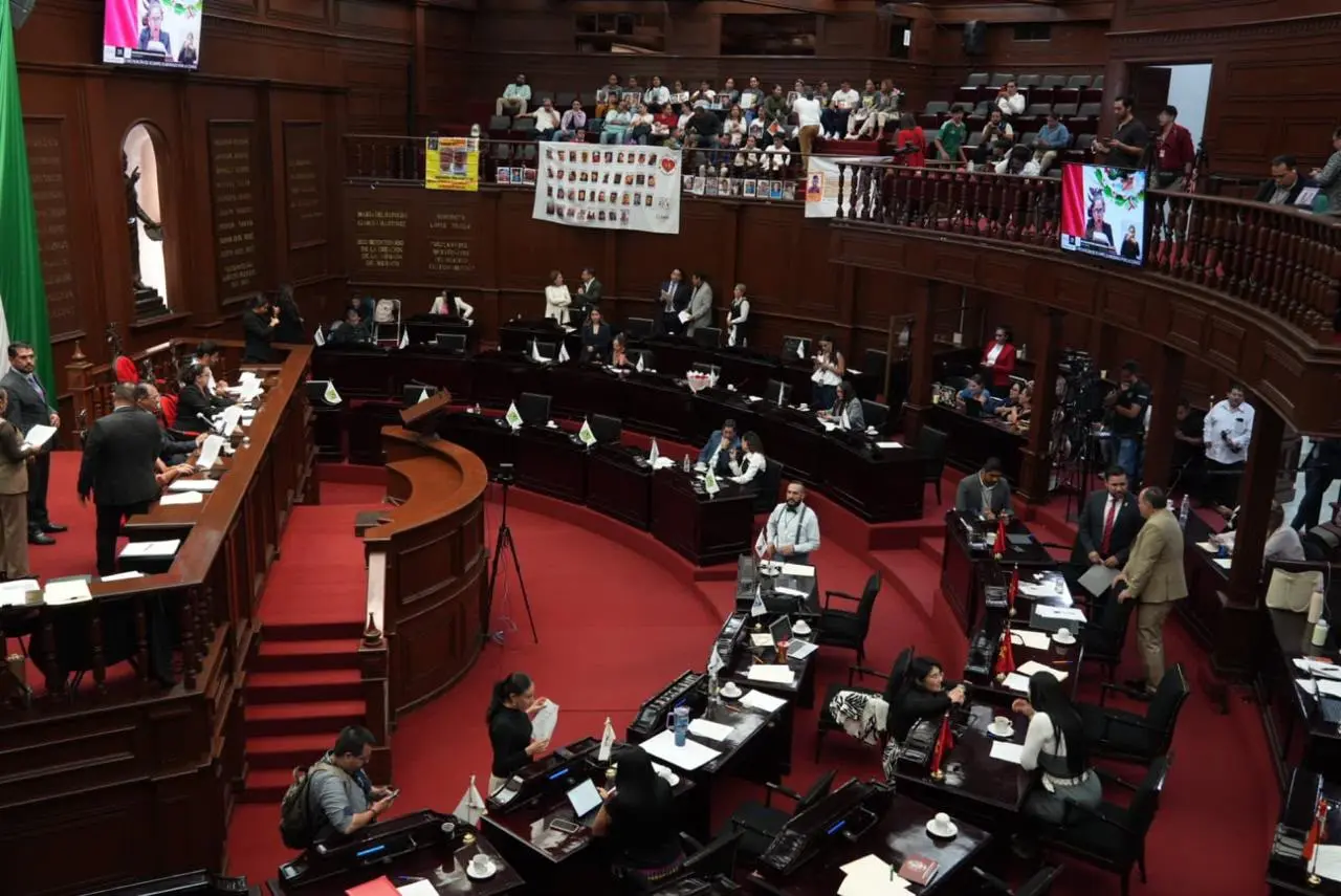 Sesión del Congreso de Michoacán durante la aprobación de la Ley de Búsqueda de Personas Desaparecidas del estado