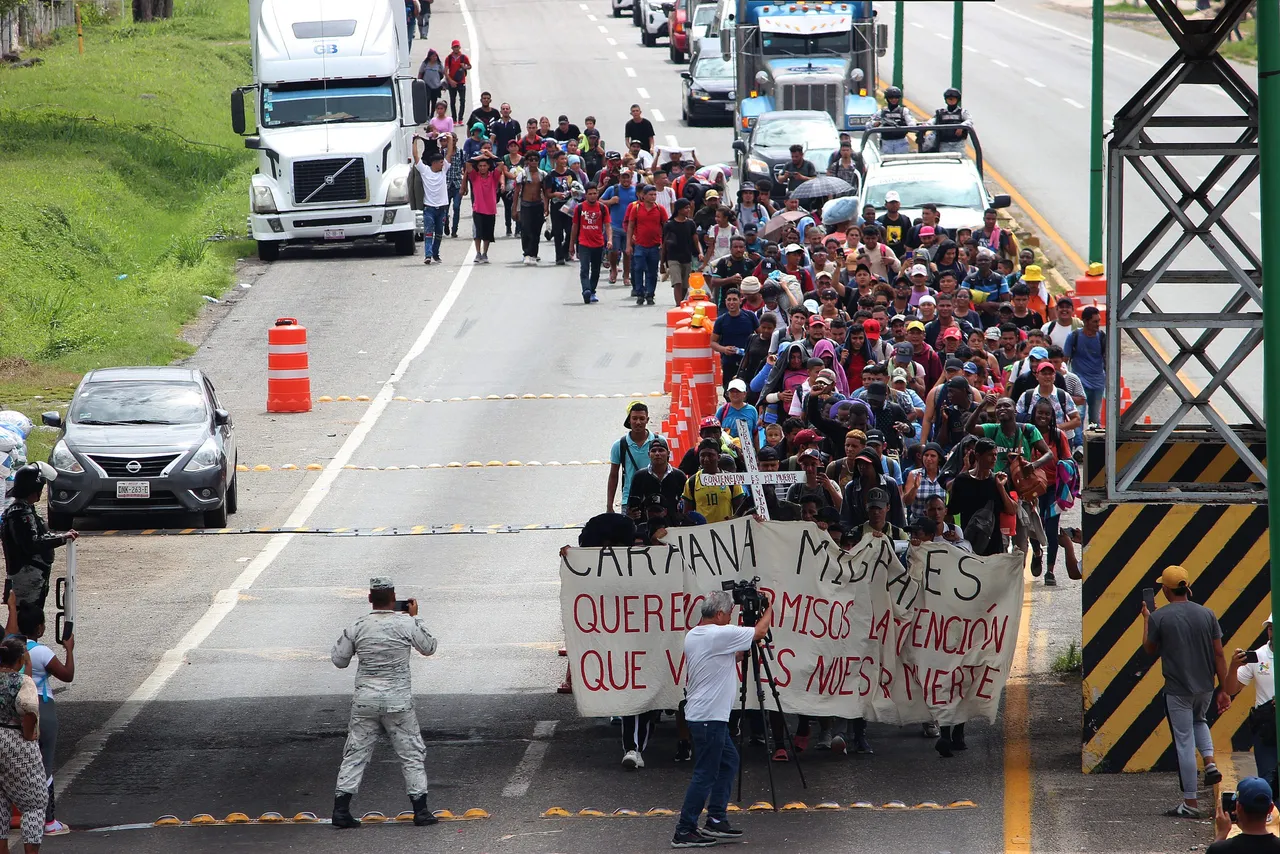 Falla diálogo entre Instituto de Migración y caravana en el sur de México