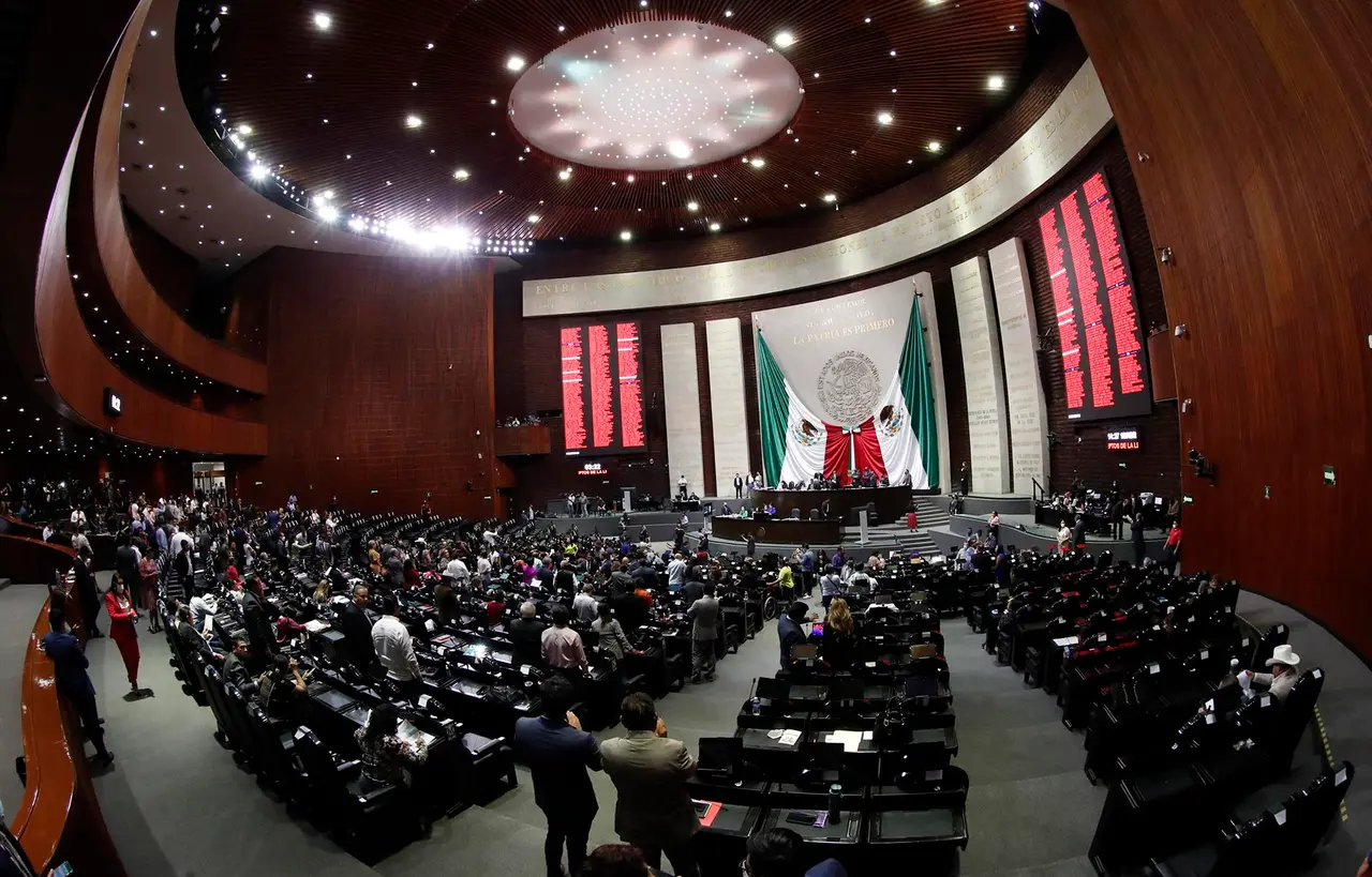 Monreal pide a diputados poner fin al ausentismo