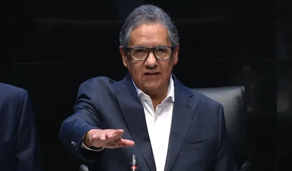 Morena analiza quitar a Inzunza sus comisiones en el Senado