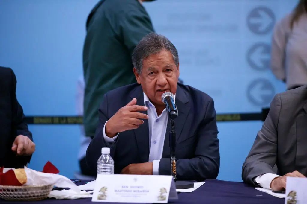 Morena sopla 15 velitas, pero Higinio Martínez pide corregir el rumbo