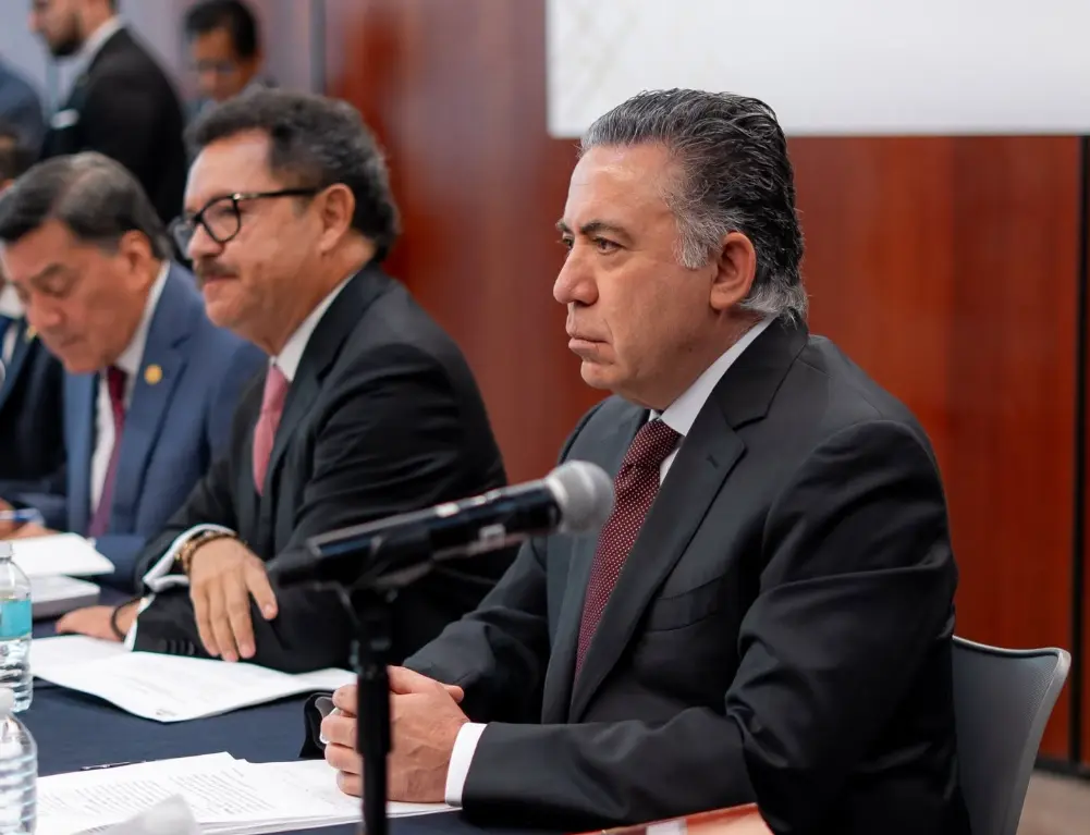 Morena toma distancia de Enrique Inzunza en el Senado