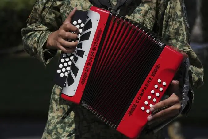 Narcocorridos en espectáculos públicos de Jalisco continúan sujetos a sanciones