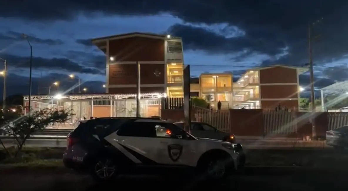 Escuela secundaria Esperanza Cabrera en Querétaro tras la agresión a cuatro estudiantes.