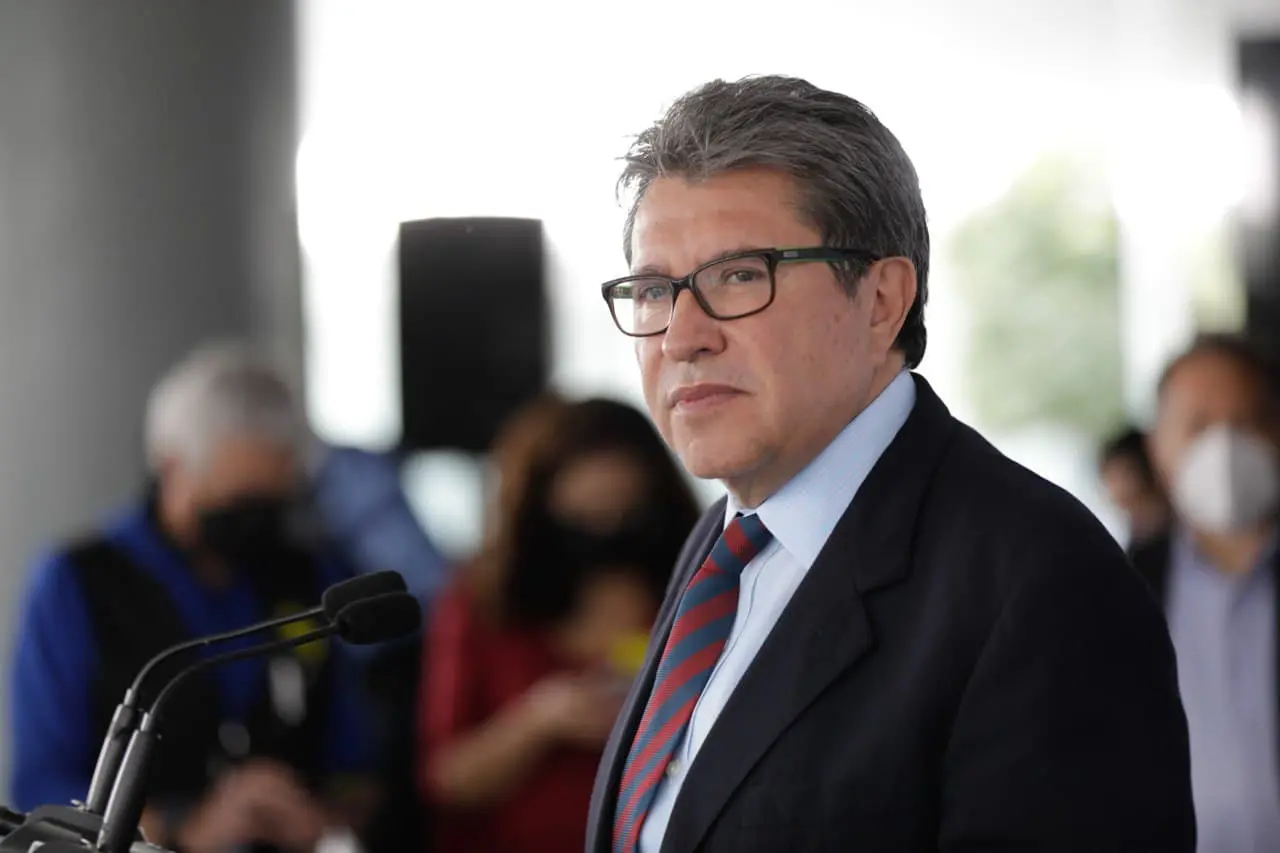 Ricardo Monreal informa sobre la restricción del uso de celulares en escuelas