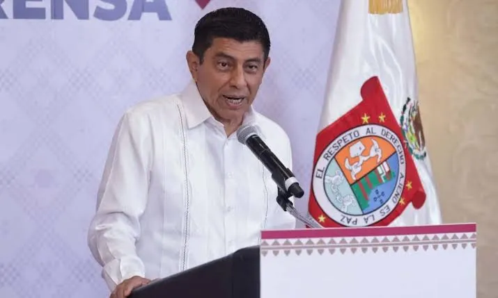 Salomón Jara confirma la salida de cuatro funcionarios del gobierno de Oaxaca rumbo al proceso electoral de 2027.