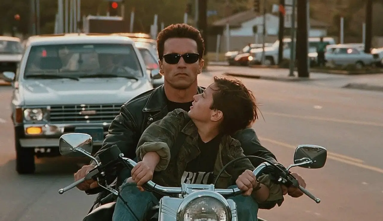 Arnold Schwarzenegger Y Edward Furlong en "Terminator 2: El Juicio Final"