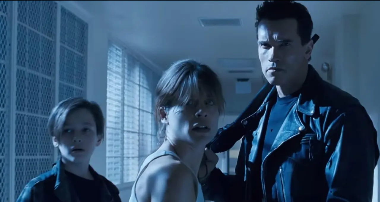 Arnold Schwarzenegger, Linda Hamilton Y Edward Furlong en "Terminator 2: El Juicio Final"