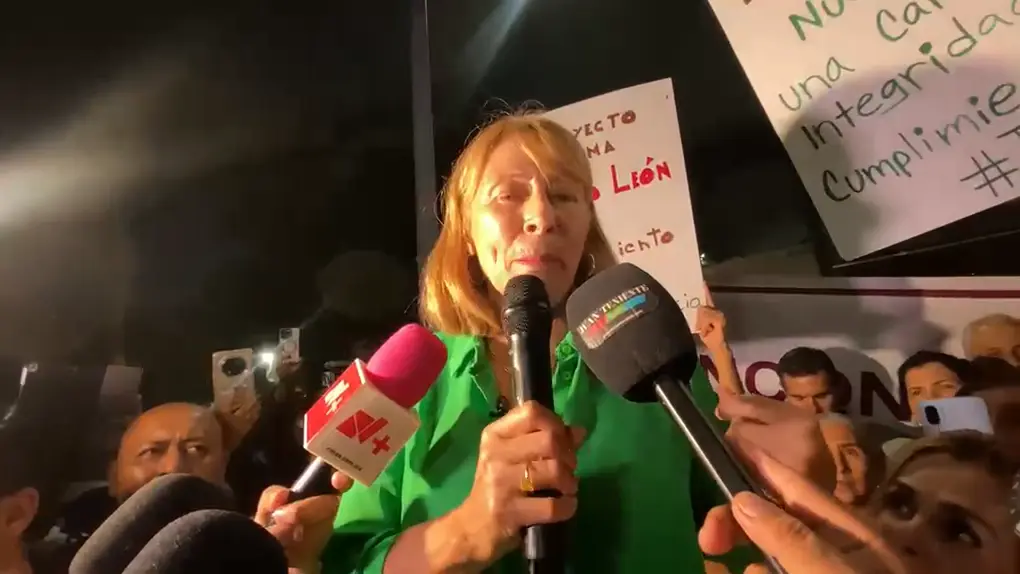 Tatiana Clouthier encabeza protesta contra la designación de Clara Luz Flores en Morena Nuevo León.