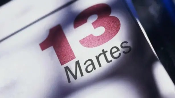 martes 13