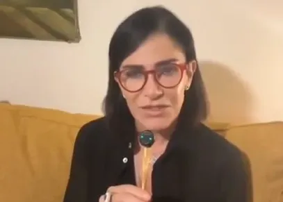 Lydia Cacho, periodista y escritora mexicana, en el contexto del aplazamiento de una audiencia judicial relacionada con el proceso contra el exgobernador Mario Marín.