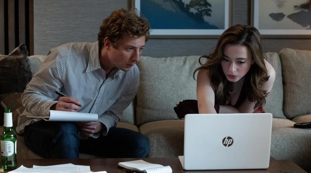 Jeremy Allen White y Mickey Madison "El Poder de la Red"