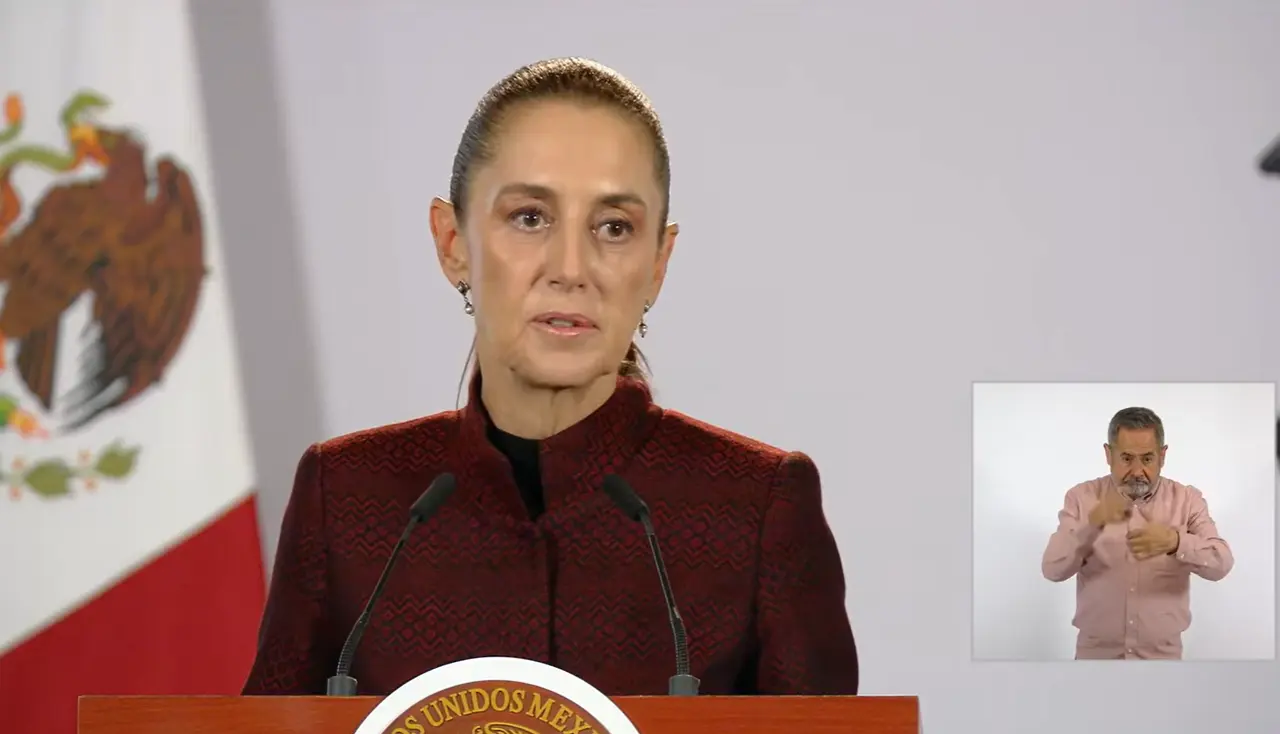 Claudia Sheinbaum anuncia el Consejo Asesor para la Transformación Digital del Sector Salud, acompañado por funcionarios federales, para modernizar los servicios médicos y mejorar la distribución de medicamentos en México.
