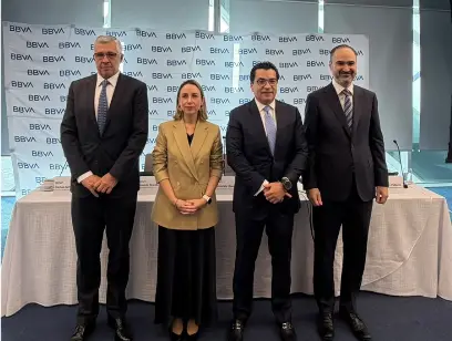 Eduardo Osuna y José Luis Elechiguerra durante la presentación de resultados de BBVA México, donde abordaron las perspectivas de crecimiento económico, la inversión y la digitalización de los pagos.