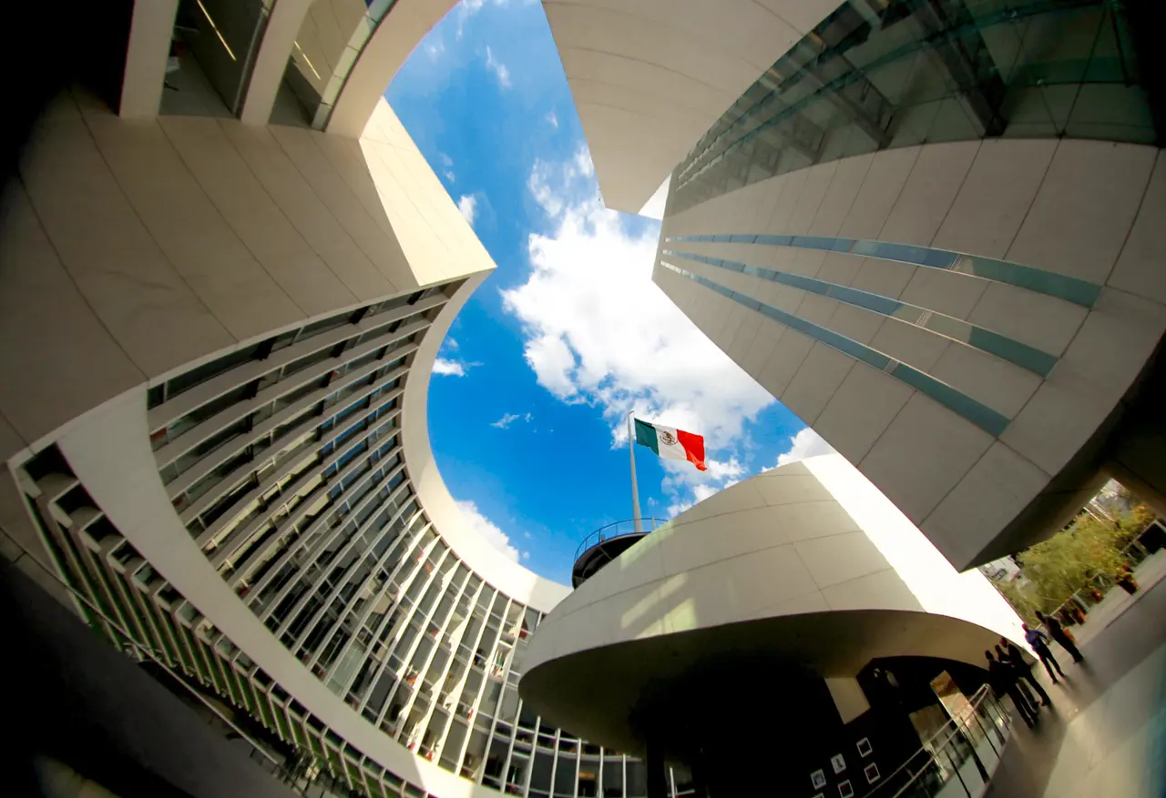 “Ley Antimemes” provoca choque entre senadores