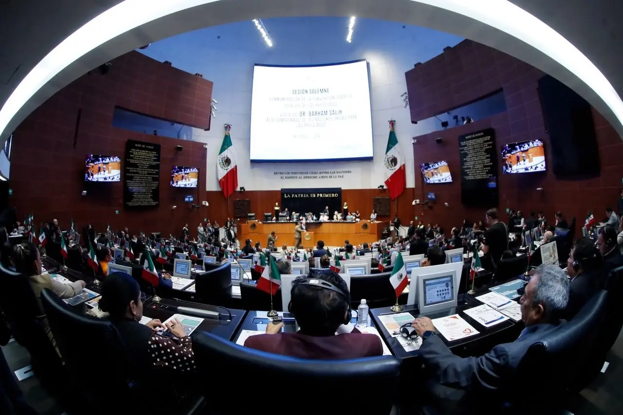Senadores durante la discusión de la reforma constitucional sobre nacionalidad única en el Senado de la República