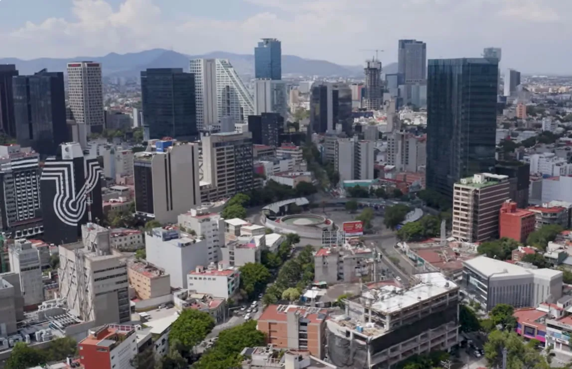 Ciudadanos participando en el simulacro de sismo del 19 de septiembre en la CDMX.