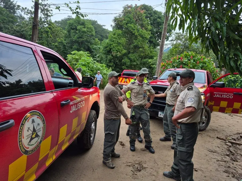 Equipos de Protección Civil buscan a una persona desaparecida en Talpa de Allende