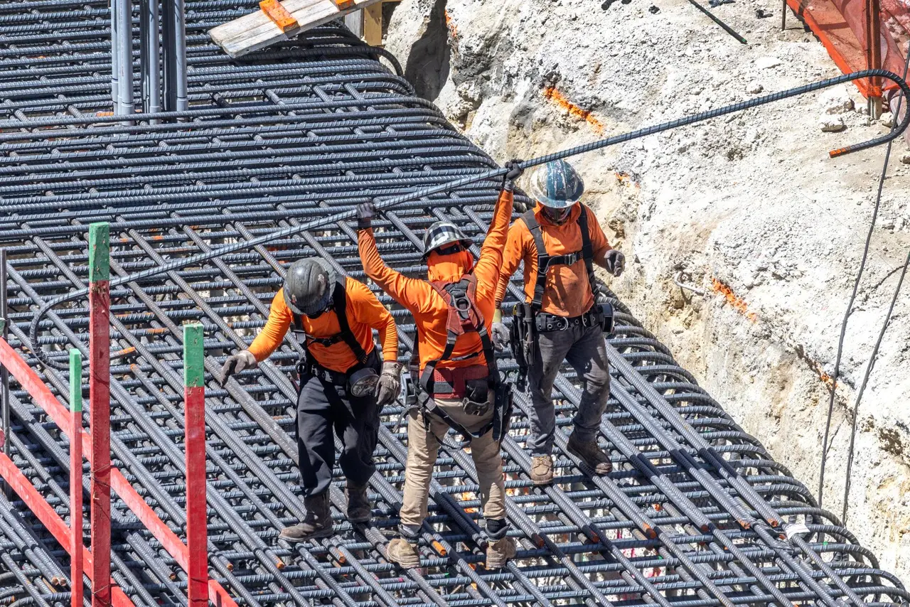 Construcción en México repunta 2.1% en 2026, pero cae el crédito bancario | FOTO EFE 