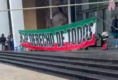 Trabajadores del IMSS exigen aumento salarial y destitución de dirigentes sindicales