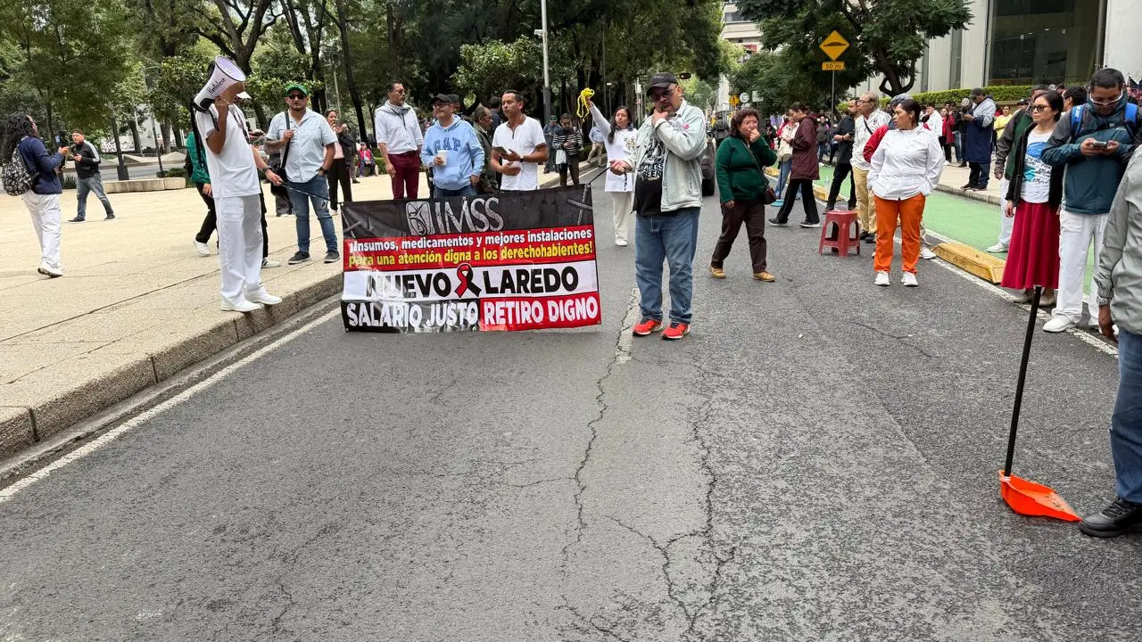 Trabajadores del IMSS mantienen protestas y denuncian falta de insumos en hospitales